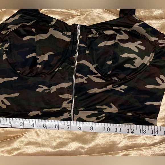 Camo Crop Top With Zipper - Picture 4 of 7